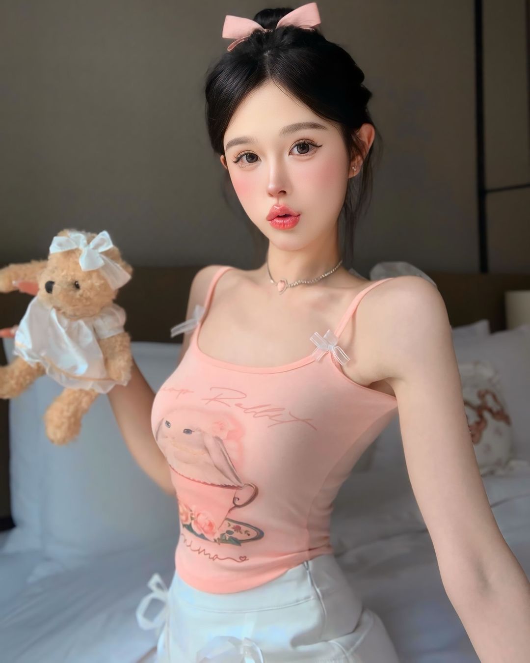 เสื้อสายเดี่ยวผ้าสกรีนลายน้องกระต่ายฟิล Y2K-3