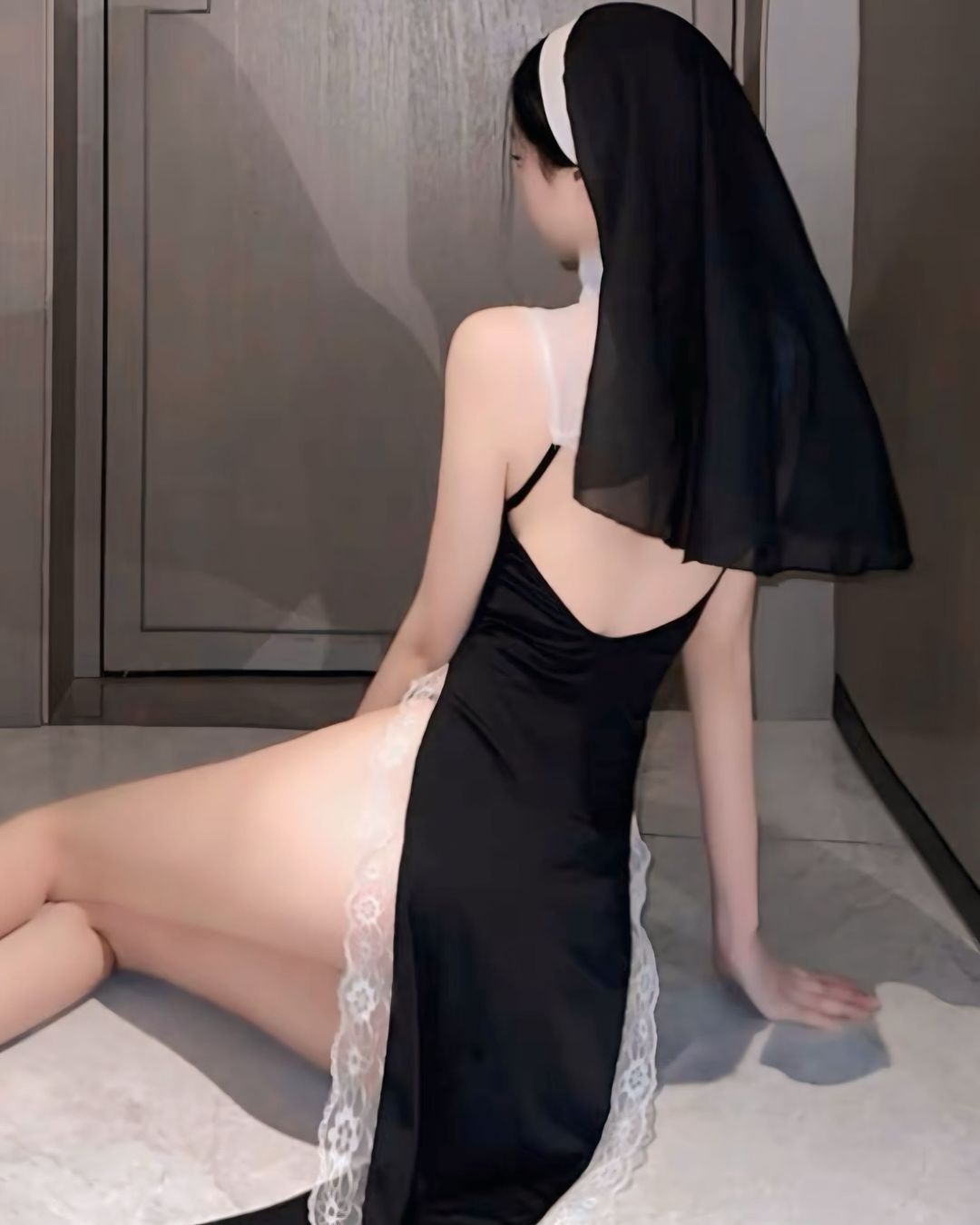 ชุดคอสเพลย์เดรสแม่ชีผ่าข้าง ดีเทลเว้าอกพร้อมผ้าคลุมหัว-2