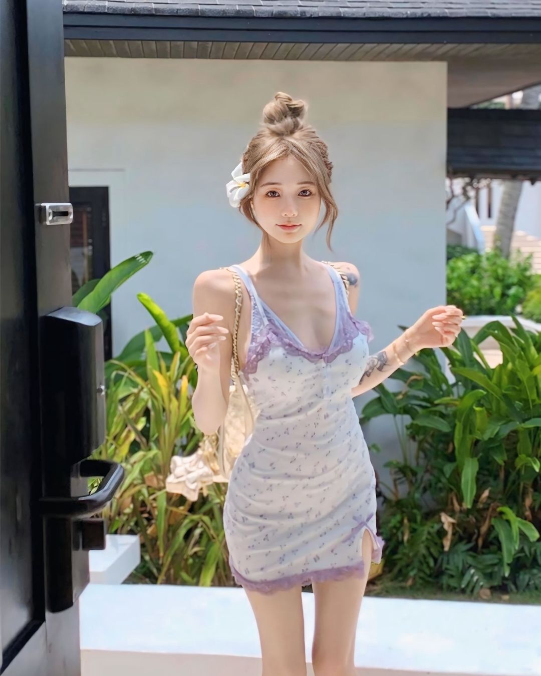 ชุดนอนเดรสสายเดี่ยว ผ้าชีฟองตัดขอบลูกไม้สีม่วง-3