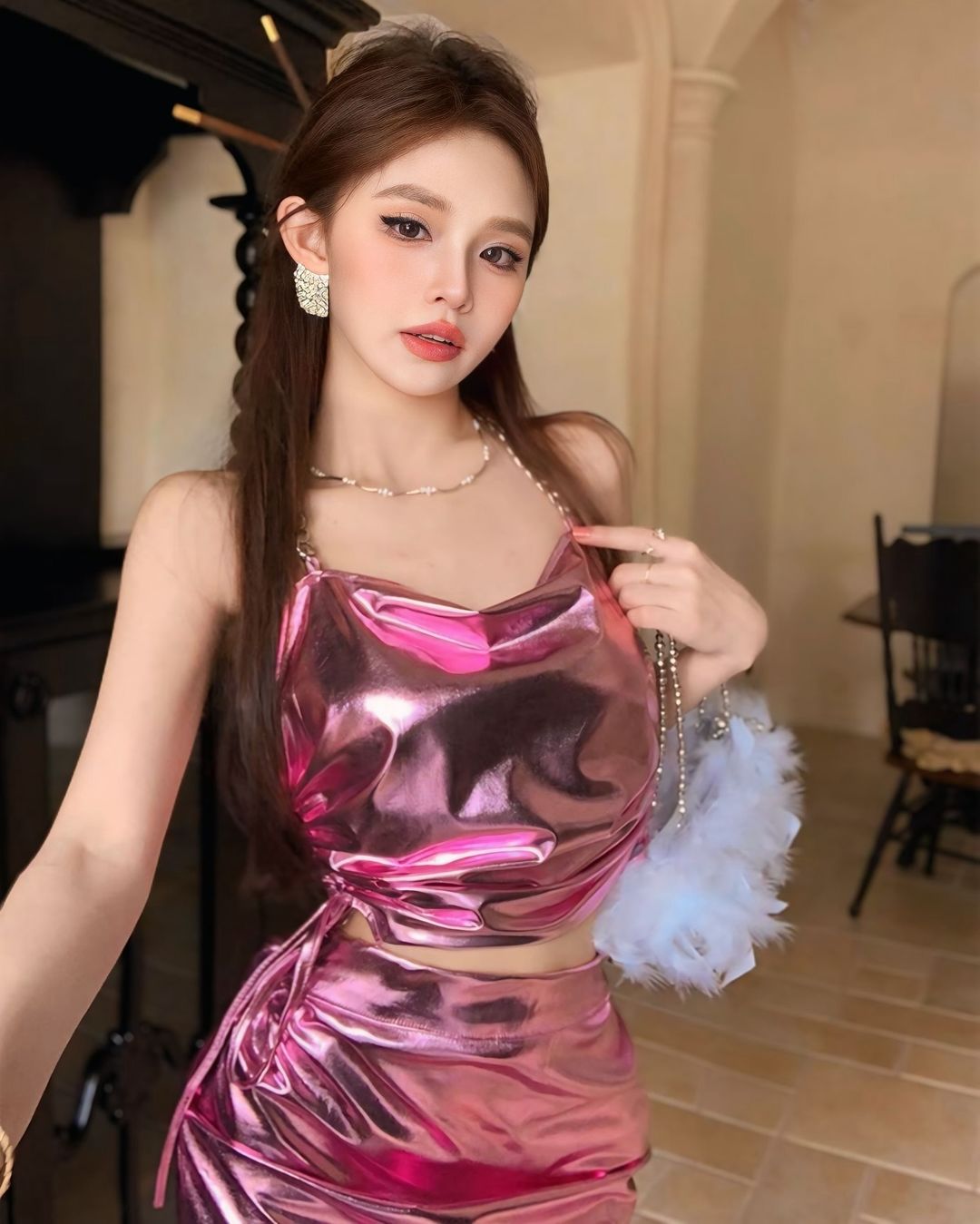 ชุดเซ็ทสาวปาร์ตี้สุดแซ่บ สายคล้องคอแต่งโซ่ สีชมพูเมทัลลิก-3