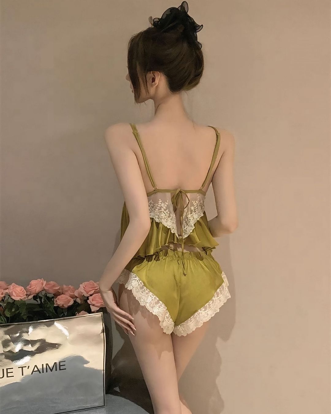 ชุดนอนเซ็ทพรีเมียม ผ้าซาตินตัดขอบลูกไม้ สีเหลือง-1