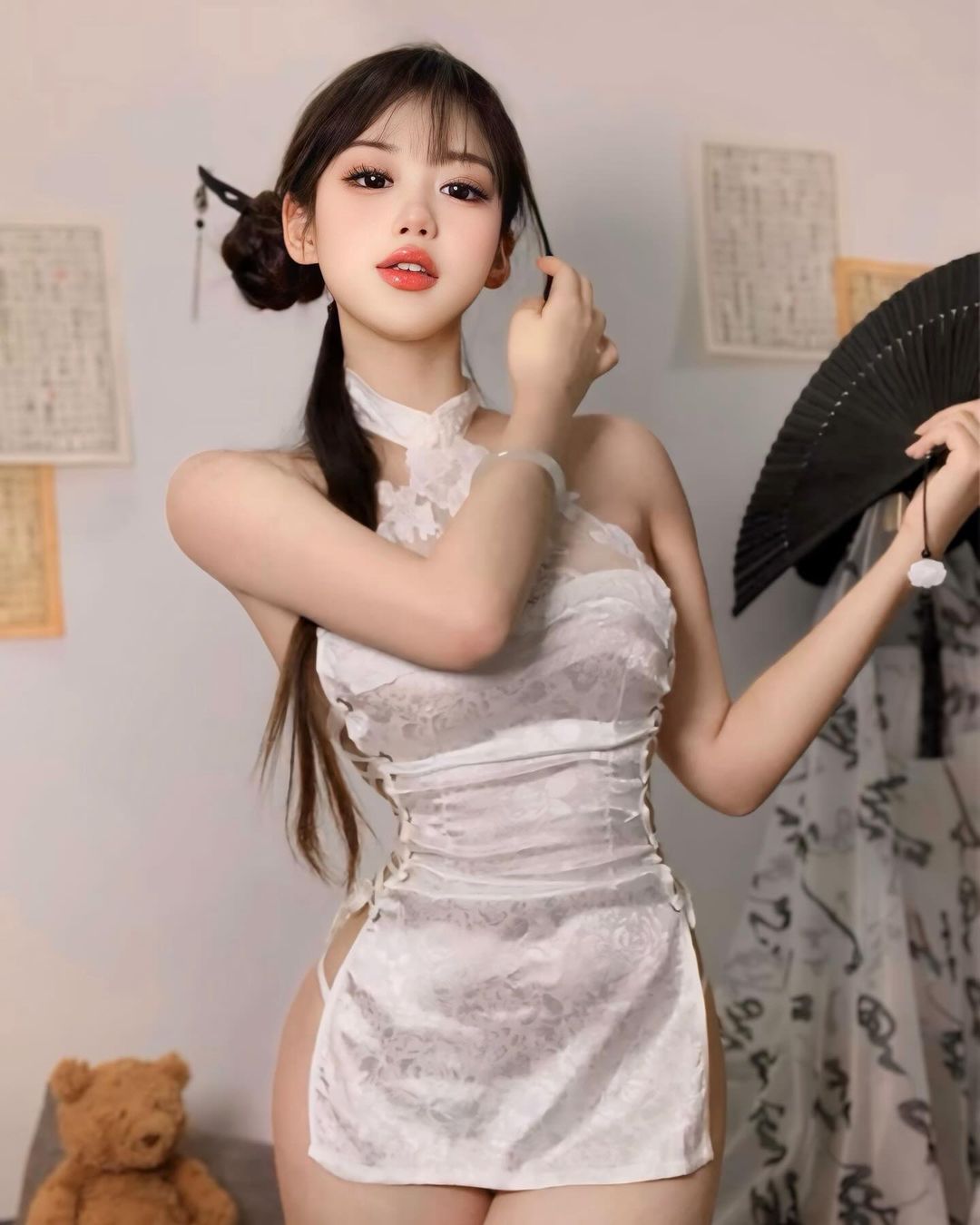 ชุดกี่เพ้างานคล้องคอสายไขว้ผูกข้าง สไตล์สุดหวานปนเซ็กซี่-2