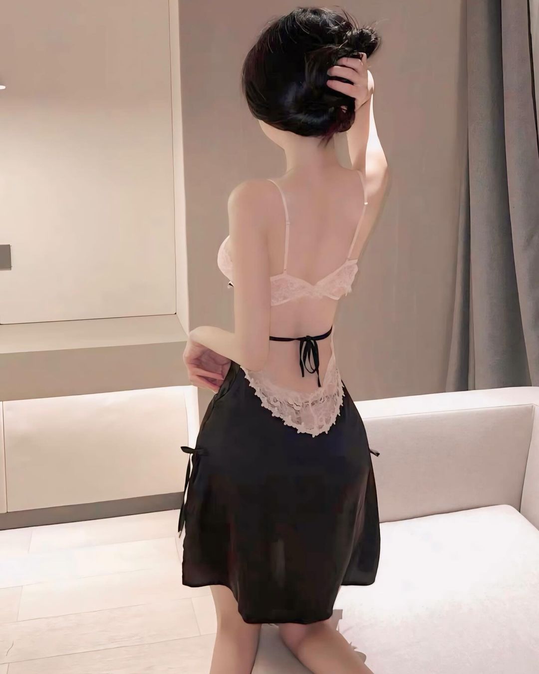 ชุดนอนเดรสกระโปรงผ้าซาติน เดรสผูกหลังสายปรับได้-1
