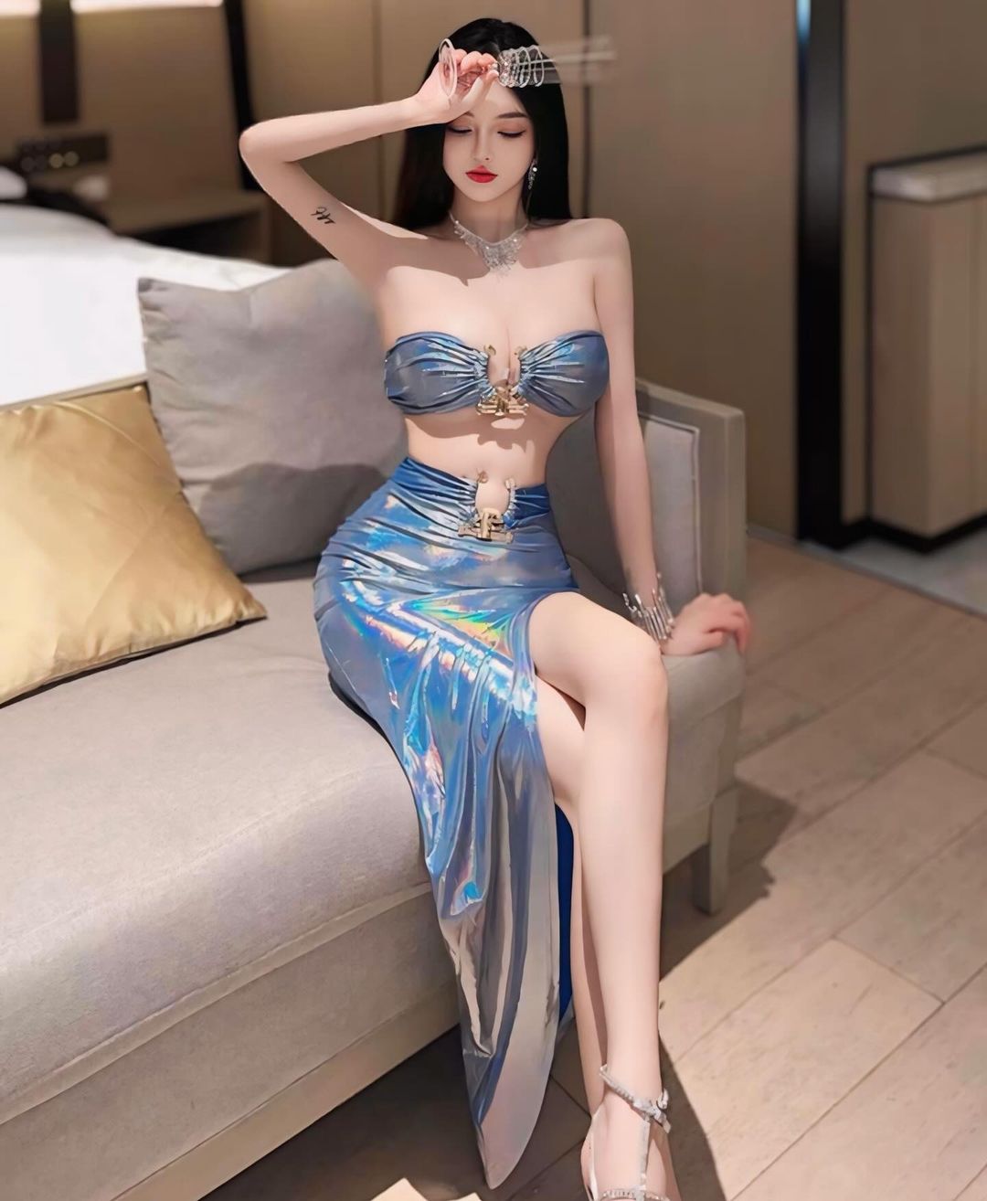 ชุดเดรสเซ็ทเกาะอกกระโปรงยาวผ่าข้าง สีโฮโลแกรม เซ็กซี่เย้ายวนเกินต้าน-3